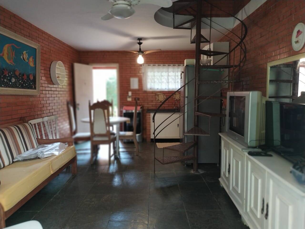 Apartamento na Praia Grande a 200 metros da praia. 02 dormitórios.