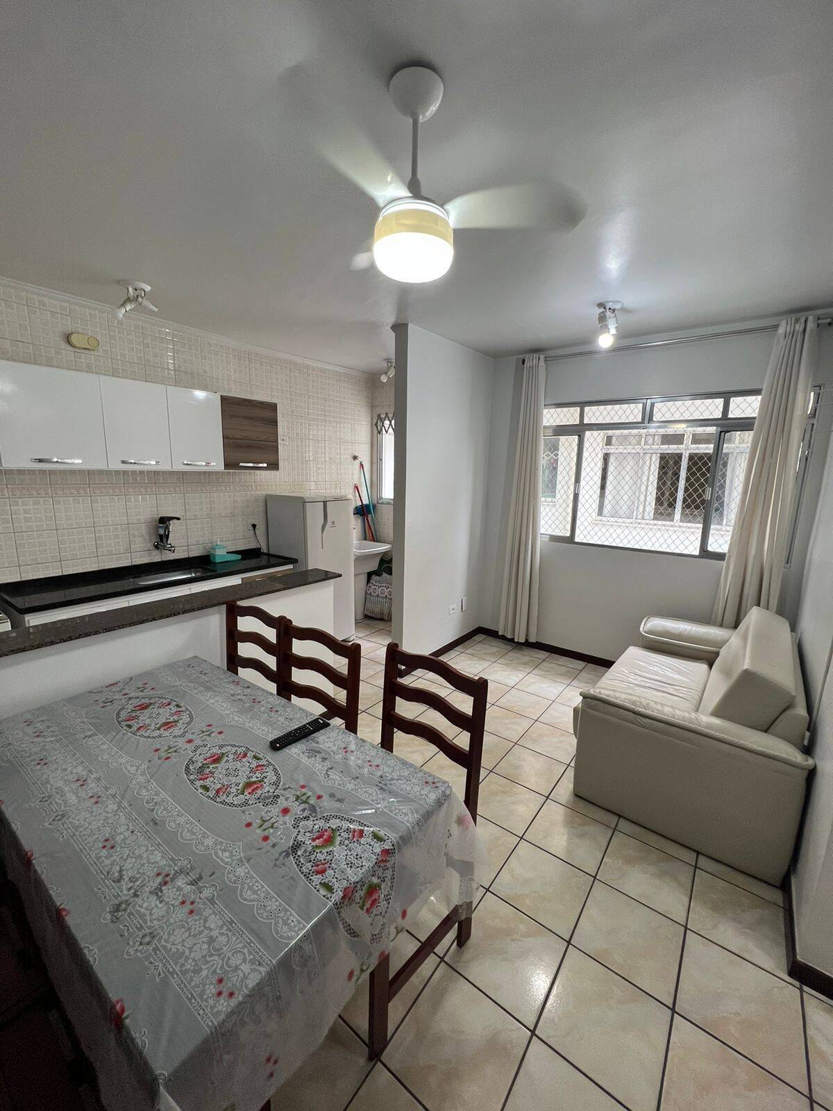Apartamento de 2 quartos na Praia Grande. A 140 metros da praia.