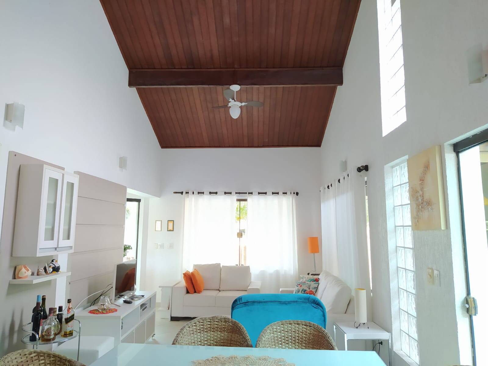 Condomínio no Lázaro. Casa com piscina.