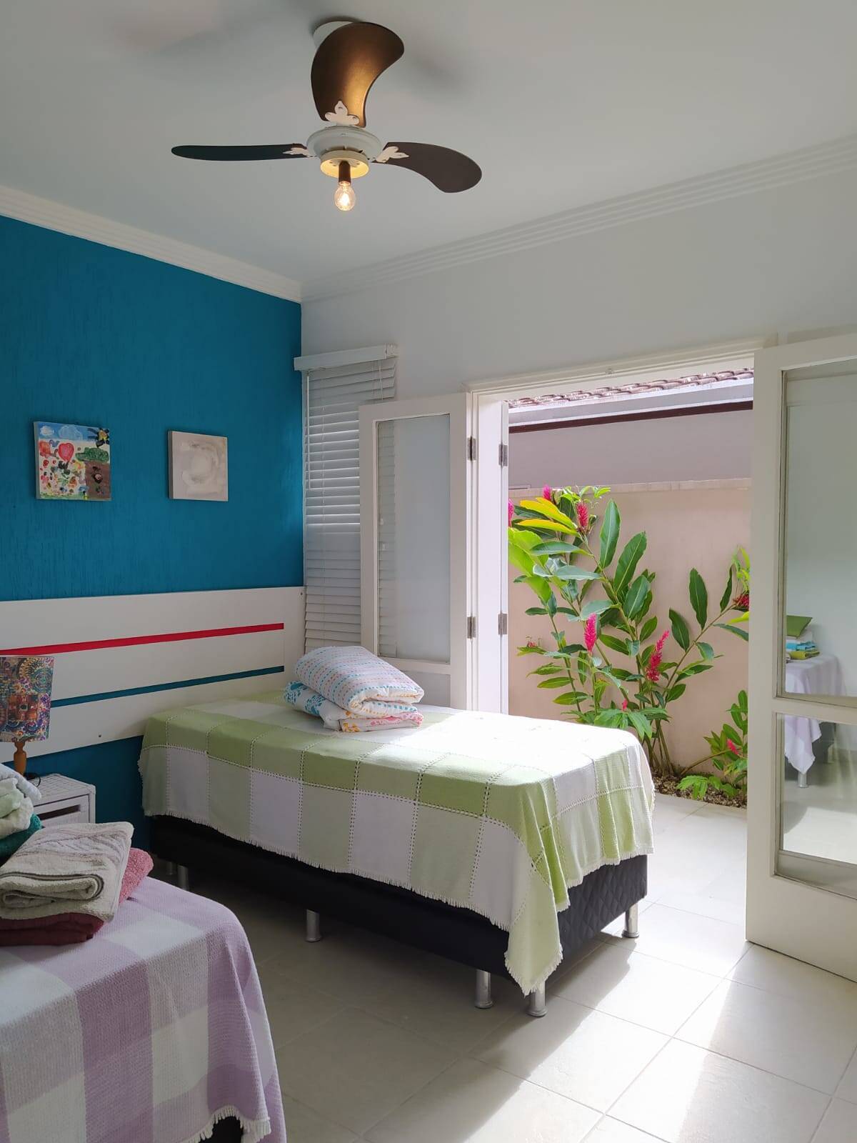 Condomínio no Lázaro. Casa com piscina.