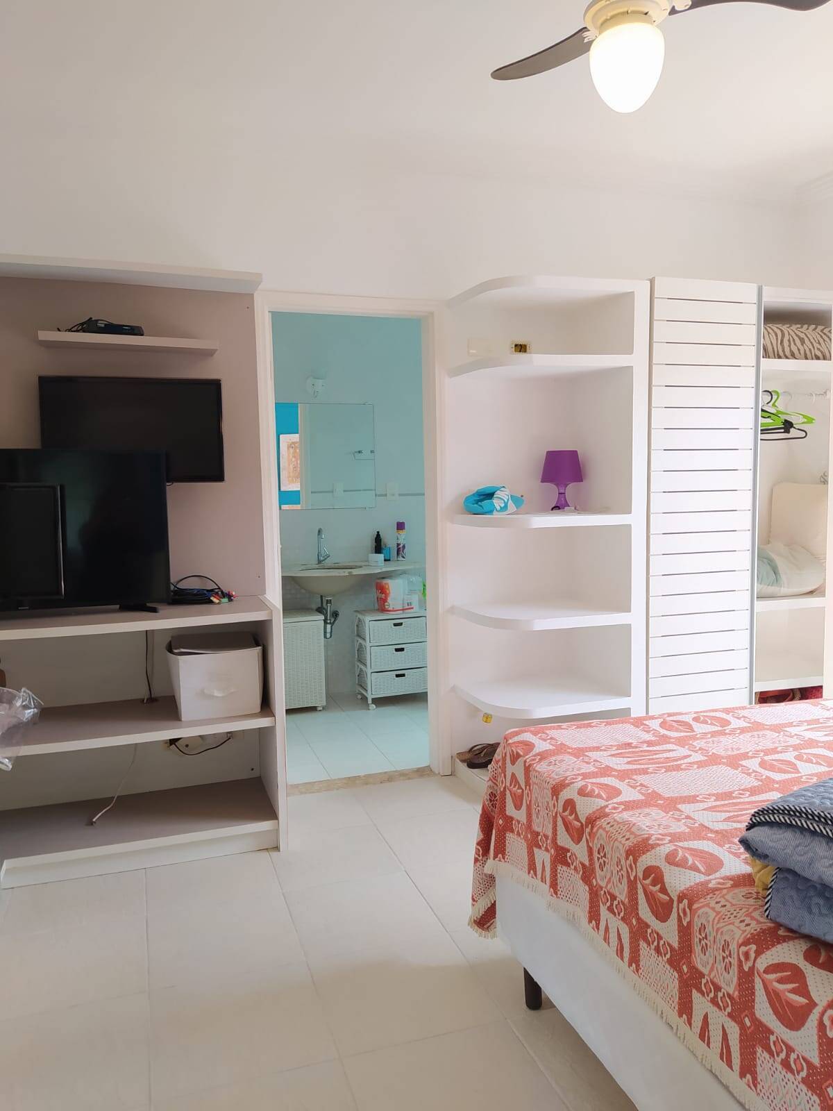 Condomínio no Lázaro. Casa com piscina.