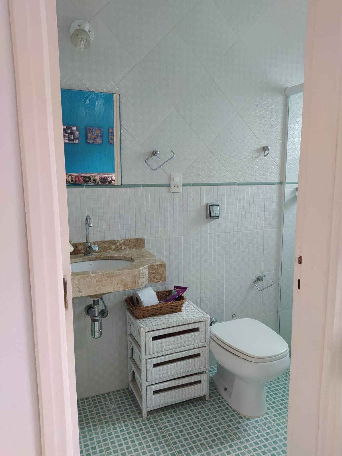 Condomínio no Lázaro. Casa com piscina.