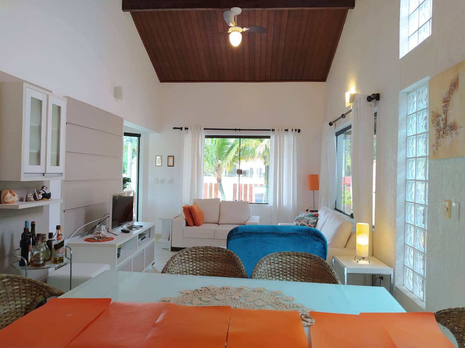 Condomínio no Lázaro. Casa com piscina.