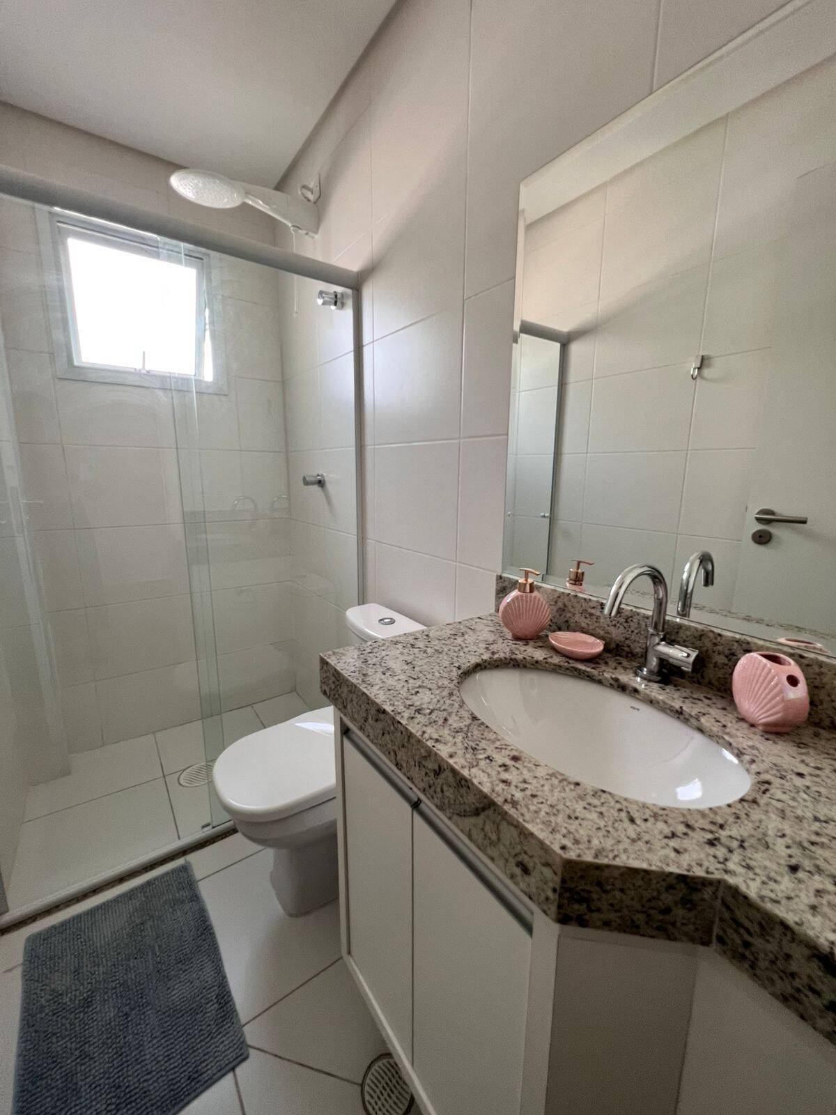 Apartamento para locação na Praia Grande . Acomoda até 7 pessoas