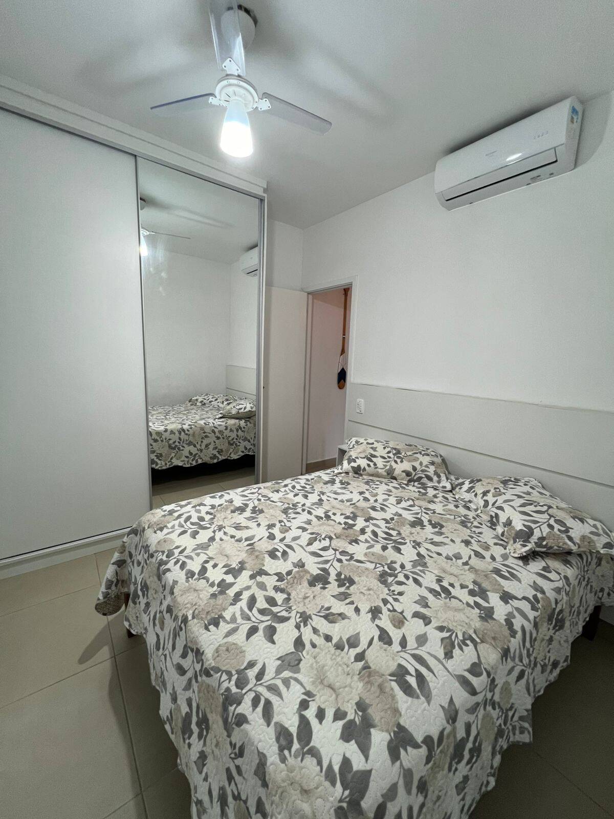 Apartamento para locação na Praia Grande . Acomoda até 7 pessoas