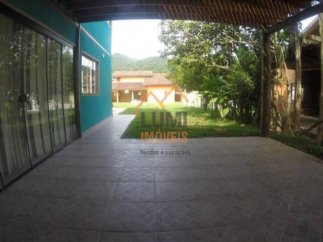 Sobrado para Venda em Ubatuba - 2