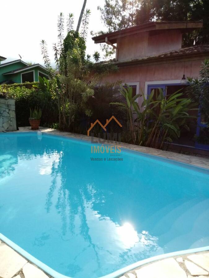 Casa a venda, Ubatuba Country. 04 dormitórios, com piscina.