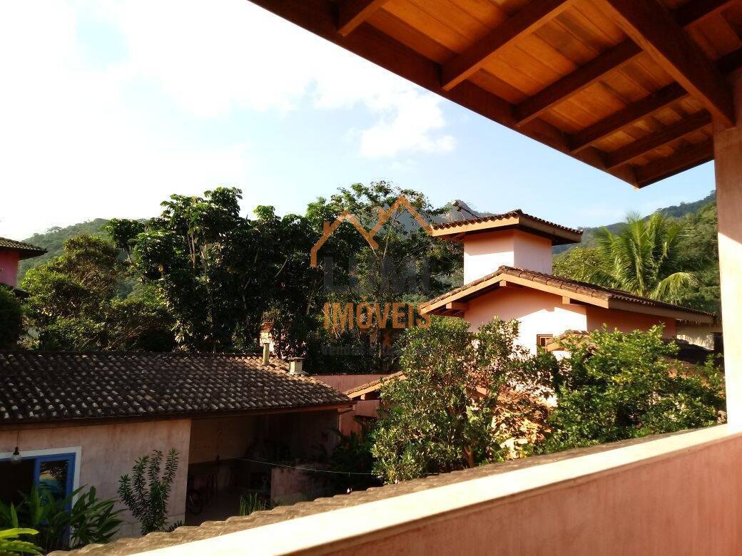 Casa a venda, Ubatuba Country. 04 dormitórios, com piscina.