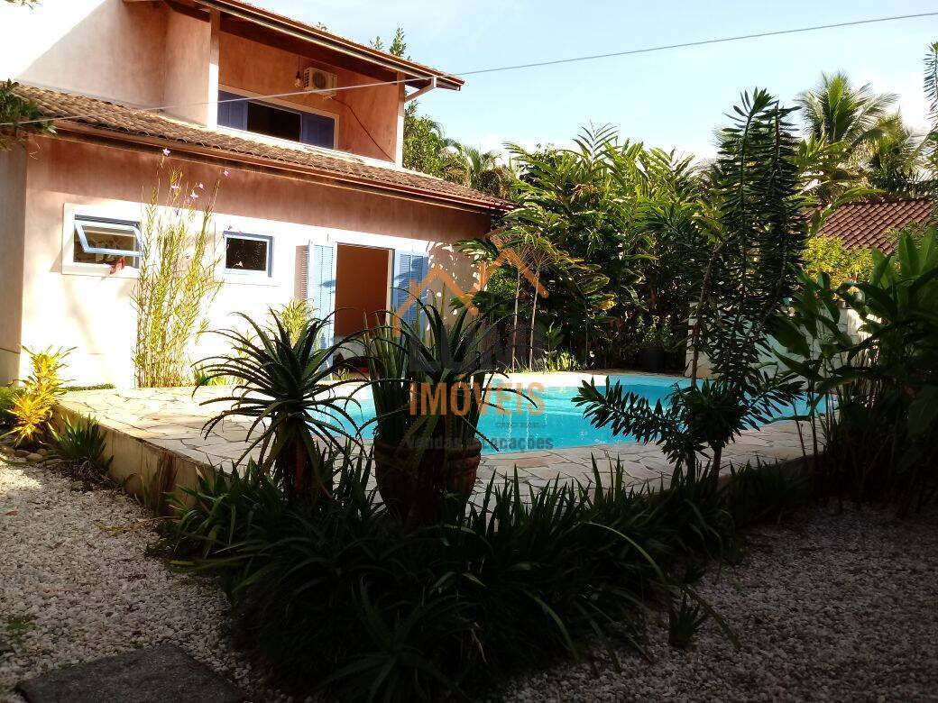 Casa a venda, Ubatuba Country. 04 dormitórios, com piscina.