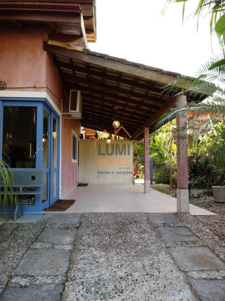 Casa a venda, Ubatuba Country. 04 dormitórios, com piscina.