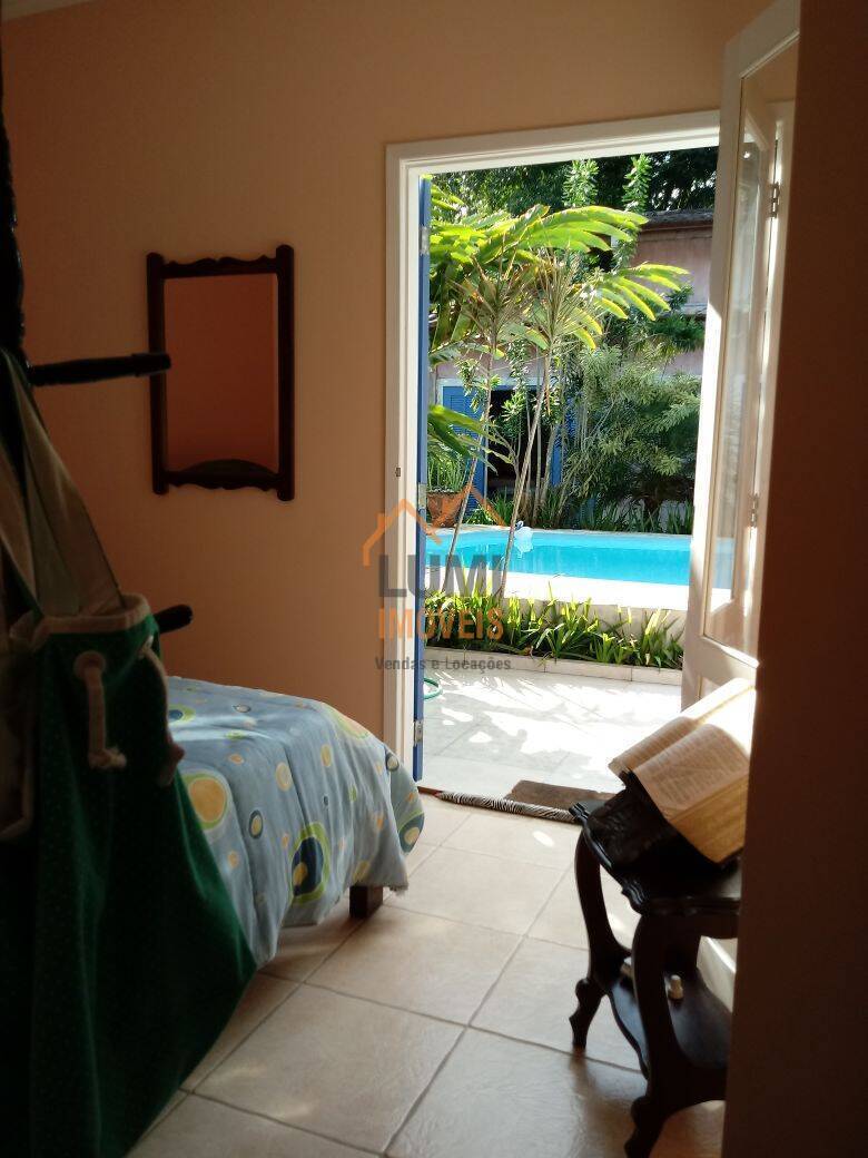 Casa a venda, Ubatuba Country. 04 dormitórios, com piscina.