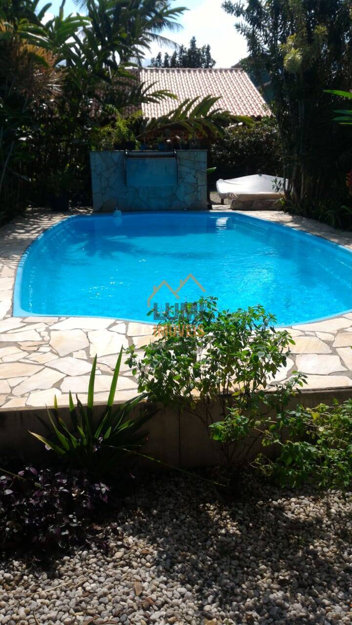 Casa a venda, Ubatuba Country. 04 dormitórios, com piscina.