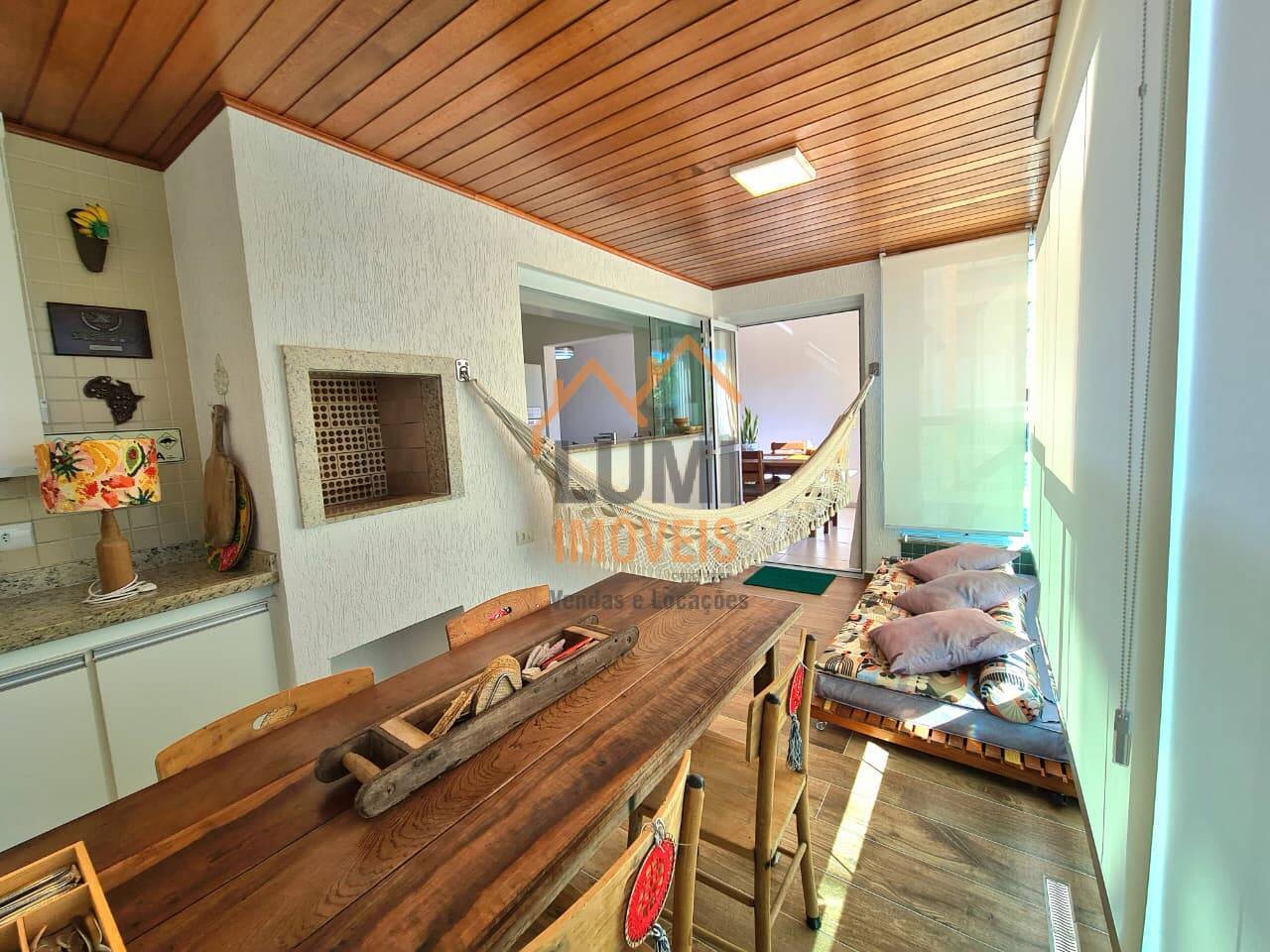 Itaguá  Apartamento 03 QUARTOS R$ 1100.000  à 150 metros da Orla da Praia.
